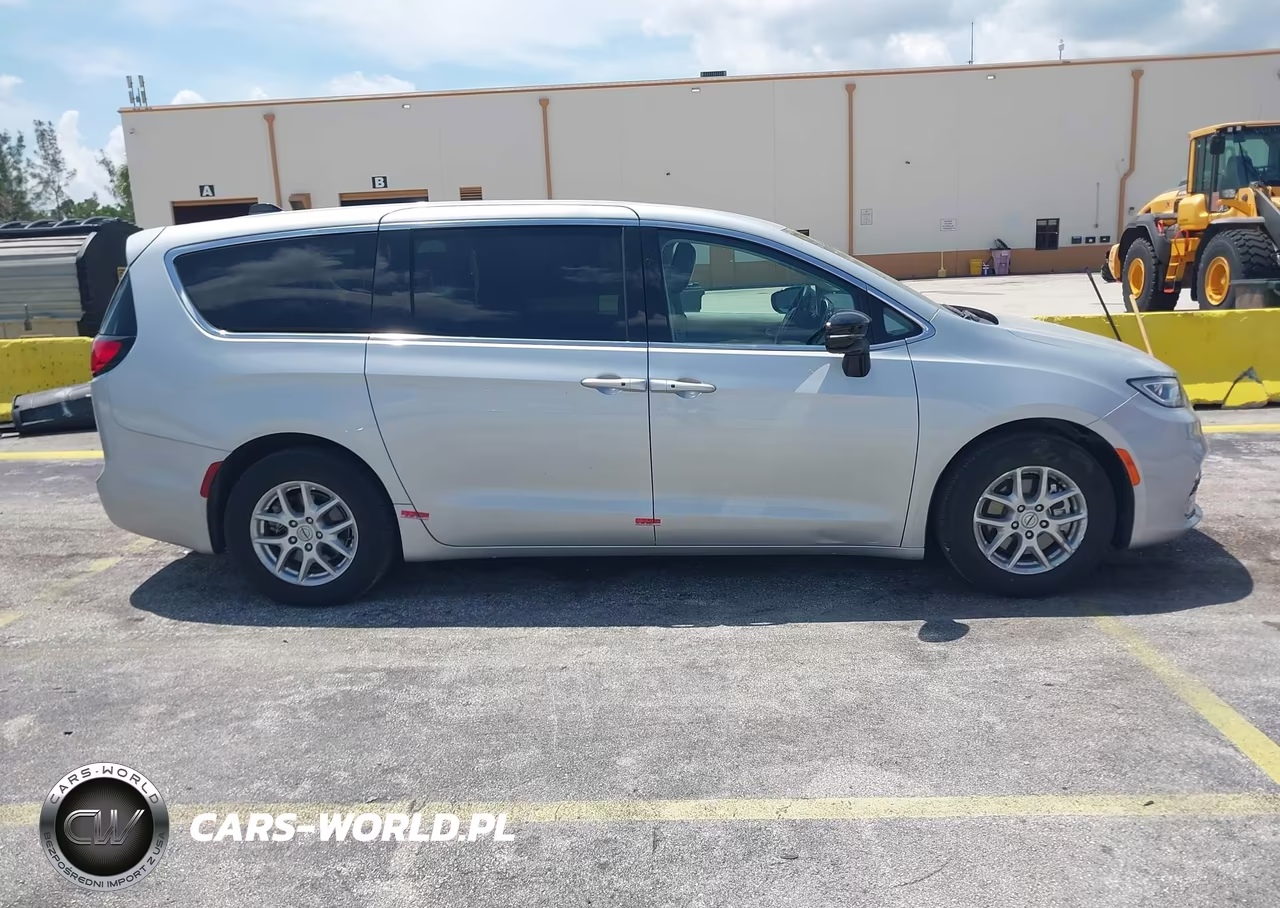 2024 Chrysler Pacifica Touring L VIN:2C4RC1BG9RR195520 - 13