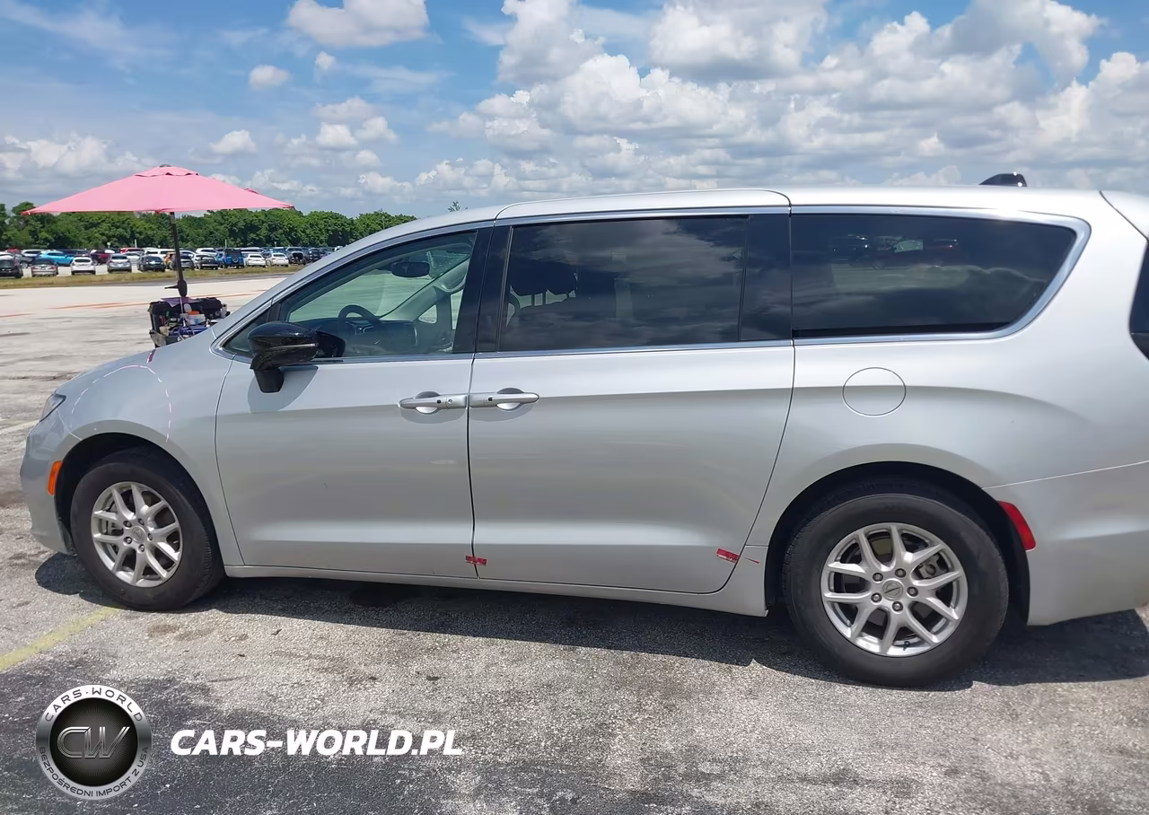 2024 Chrysler Pacifica Touring L VIN:2C4RC1BG9RR195520 - 14