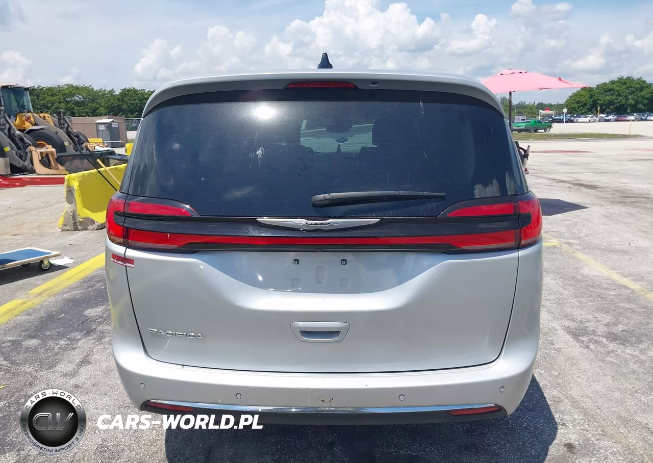2024 Chrysler Pacifica Touring L VIN:2C4RC1BG9RR195520 - 16