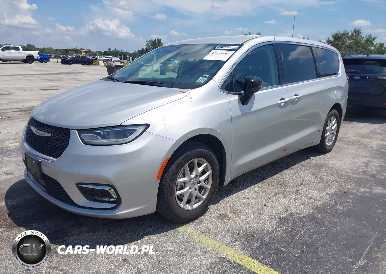 2024 Chrysler Pacifica Touring L VIN:2C4RC1BG9RR195520 - 2