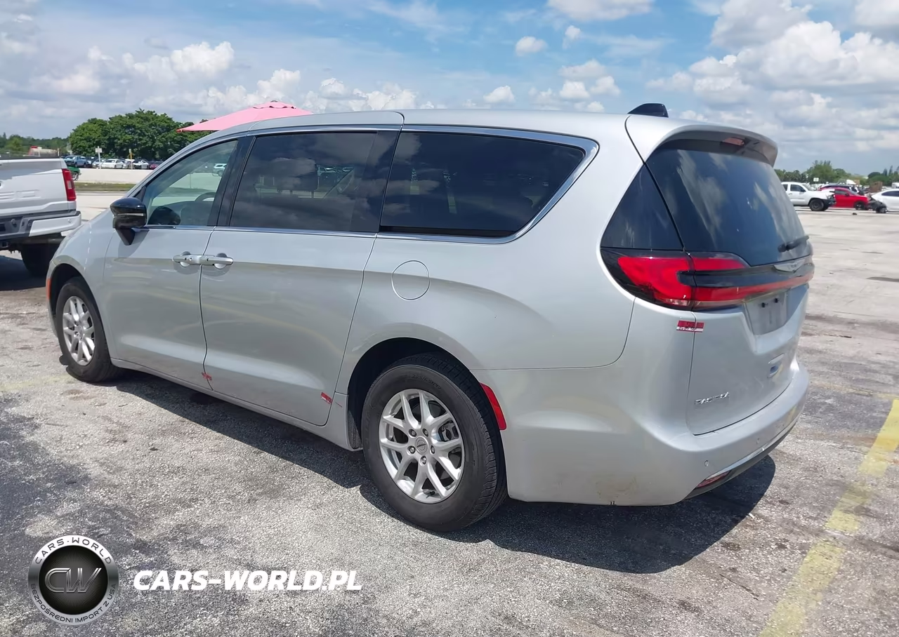 2024 Chrysler Pacifica Touring L VIN:2C4RC1BG9RR195520 - 3