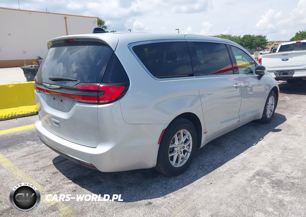 2024 Chrysler Pacifica Touring L VIN:2C4RC1BG9RR195520 - 4