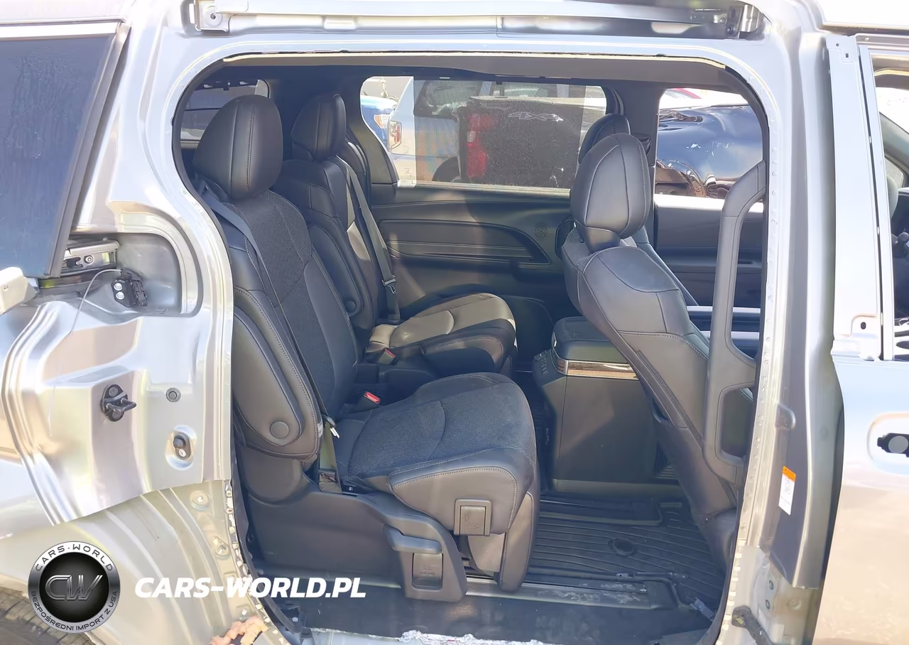 2026 Toyota Sienna Platinum VIN:5TDESKFC5TS266967 - 8