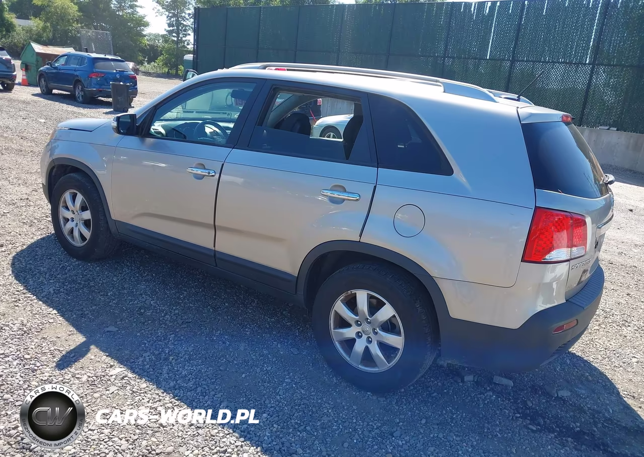2013 Kia Sorento Lx VIN:5XYKT3A65DG383874 - 3