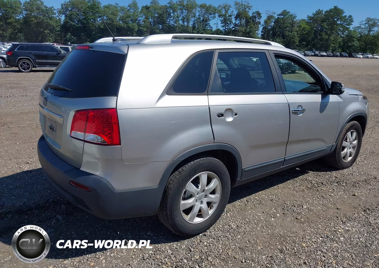 2013 Kia Sorento Lx VIN:5XYKT3A65DG383874 - 4