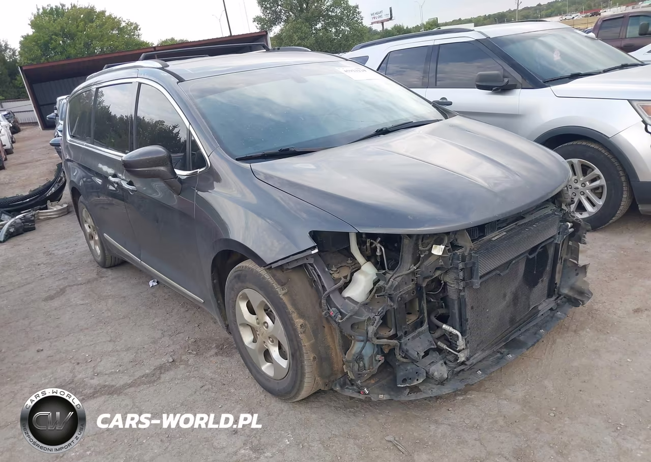 2017 Chrysler Pacifica Touring-L Plus