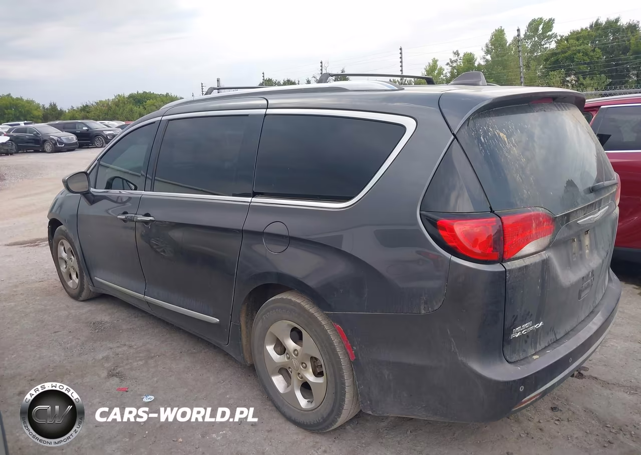 2017 Chrysler Pacifica Touring-L Plus VIN:2C4RC1EG1HR505556 - 15