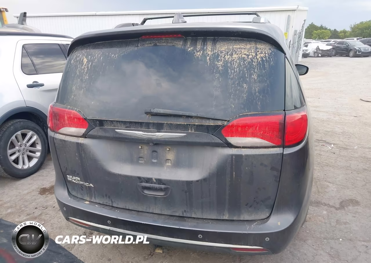 2017 Chrysler Pacifica Touring-L Plus VIN:2C4RC1EG1HR505556 - 17