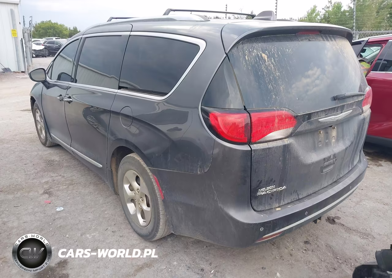 2017 Chrysler Pacifica Touring-L Plus VIN:2C4RC1EG1HR505556 - 3