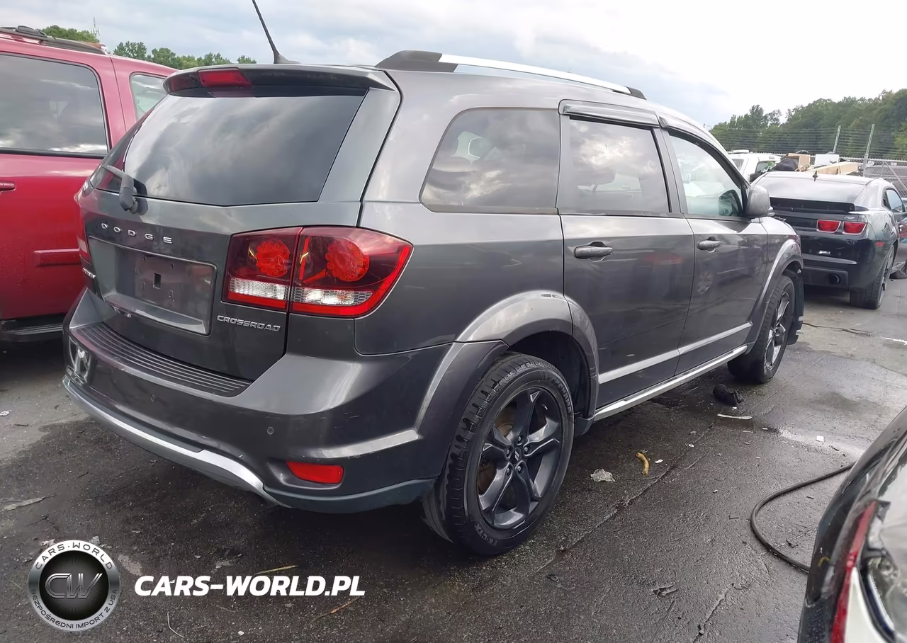 2018 Dodge Journey Crossroad VIN:3C4PDCGB9JT275527 - 4