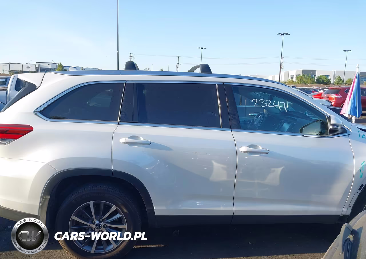 2019 Toyota Highlander Xle VIN:5TDKZRFH0KS365164 - 14