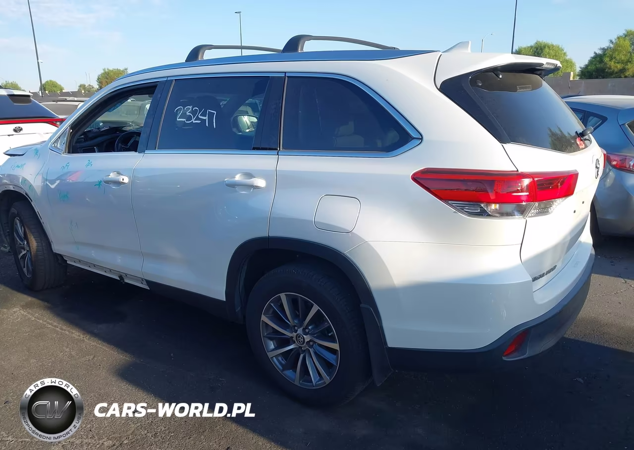 2019 Toyota Highlander Xle VIN:5TDKZRFH0KS365164 - 3