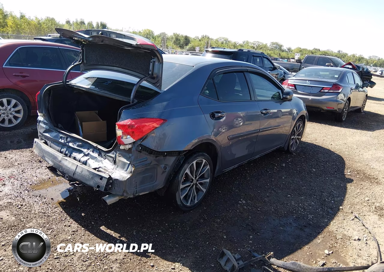 2018 Toyota Corolla Se VIN:5YFBURHE1JP799683 - 4