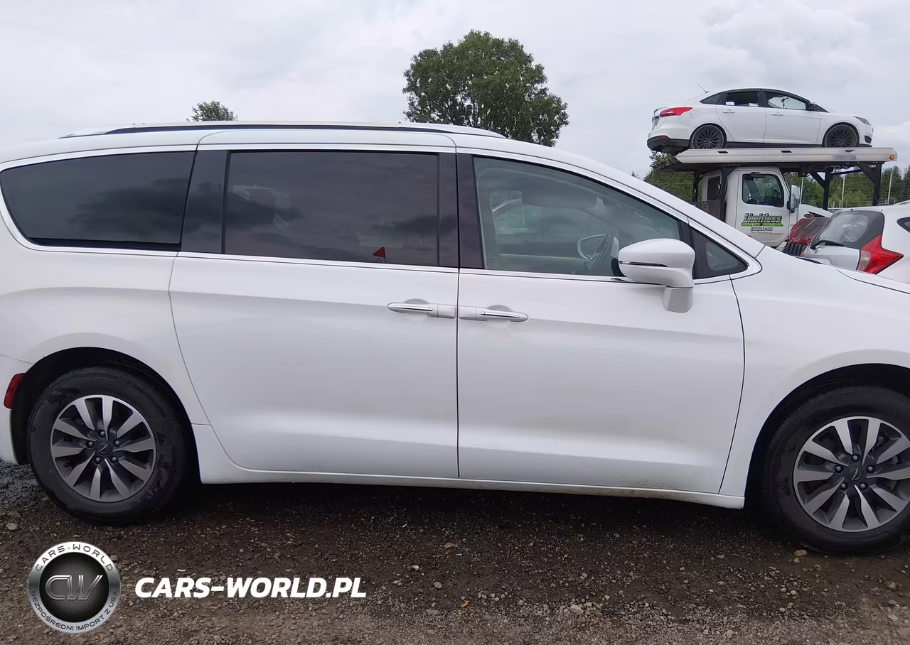 2021 Chrysler Pacifica Touring L VIN:2C4RC1BG5MR520205 - 13