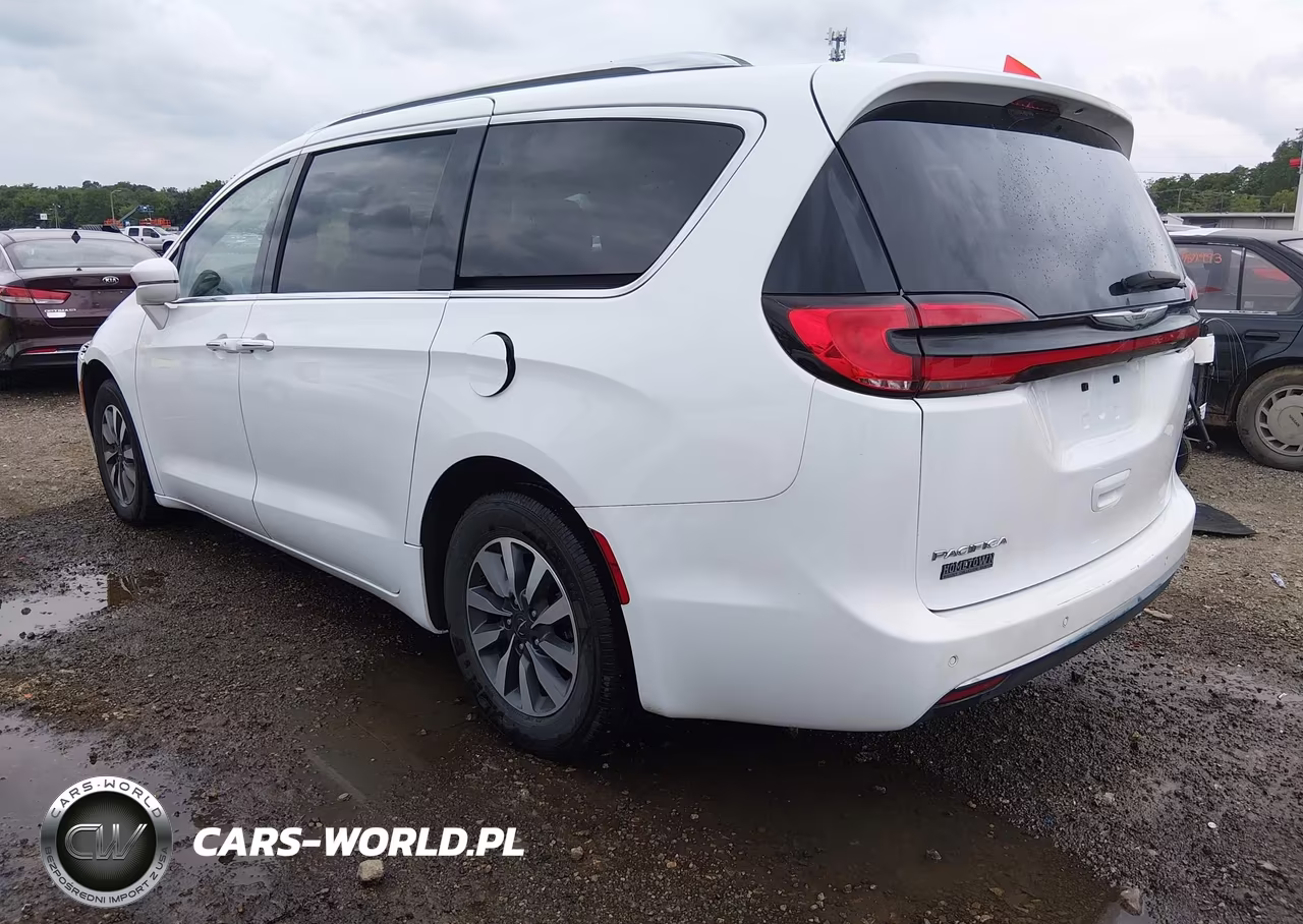 2021 Chrysler Pacifica Touring L VIN:2C4RC1BG5MR520205 - 3