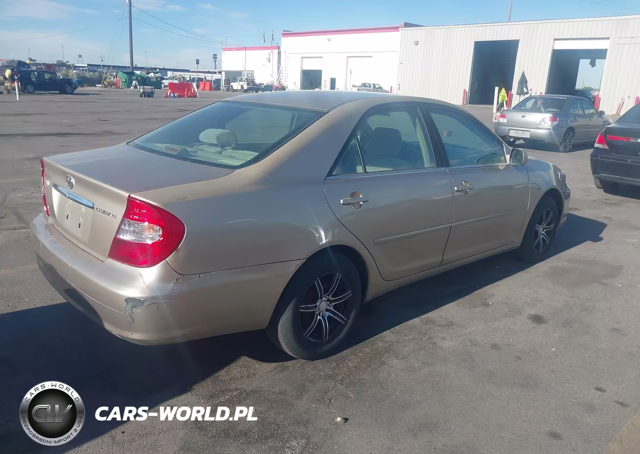 2002 Toyota Camry Le VIN:JTDBE32K120069549 - 4