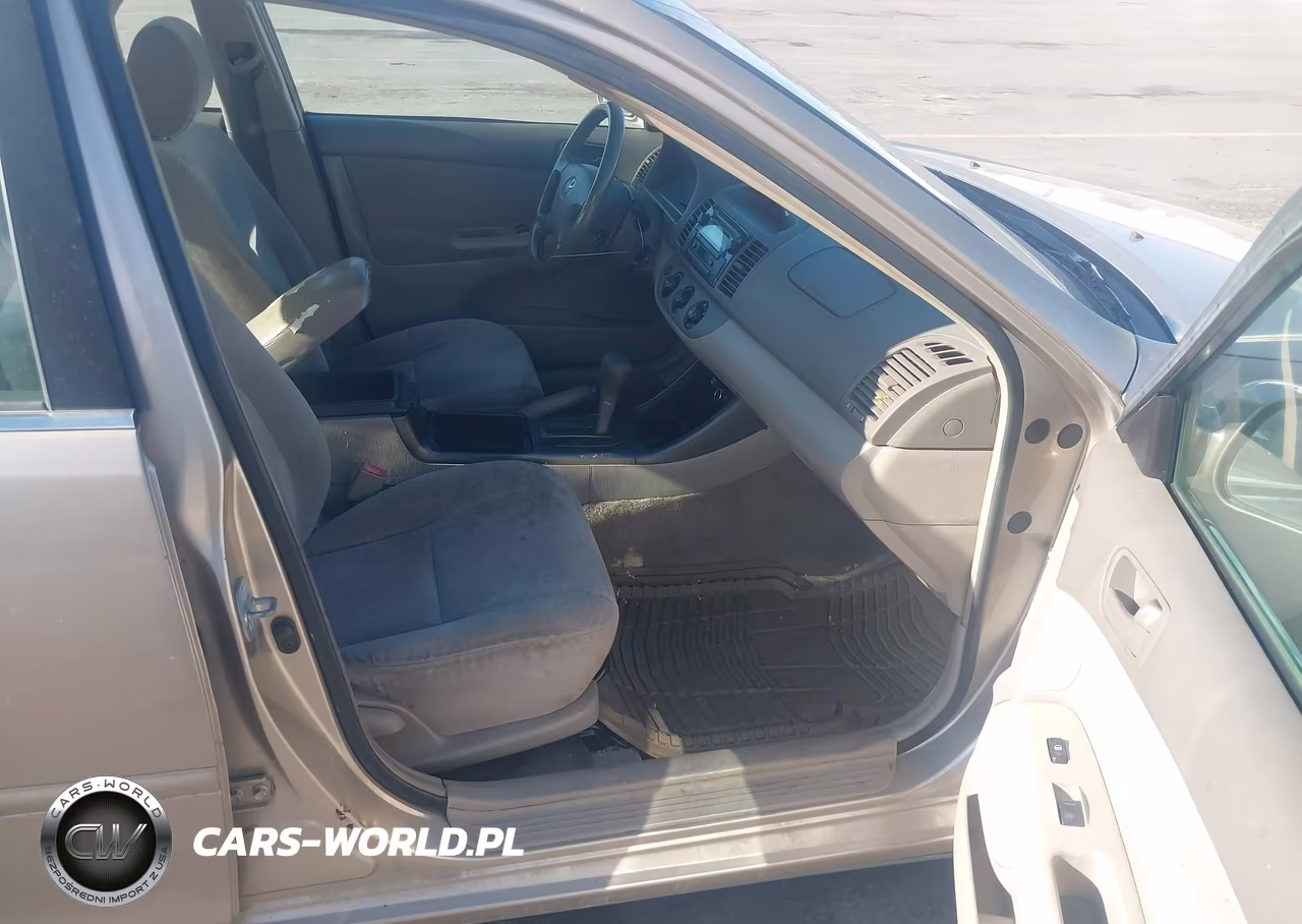 2002 Toyota Camry Le VIN:JTDBE32K120069549 - 5