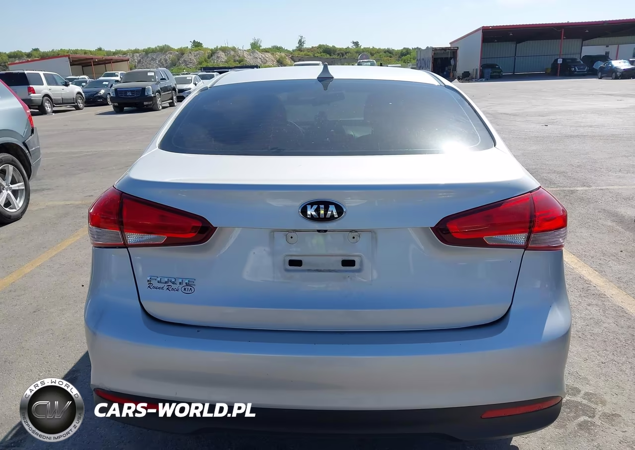 2017 Kia Forte Lx VIN:3KPFL4A7XHE131380 - 16