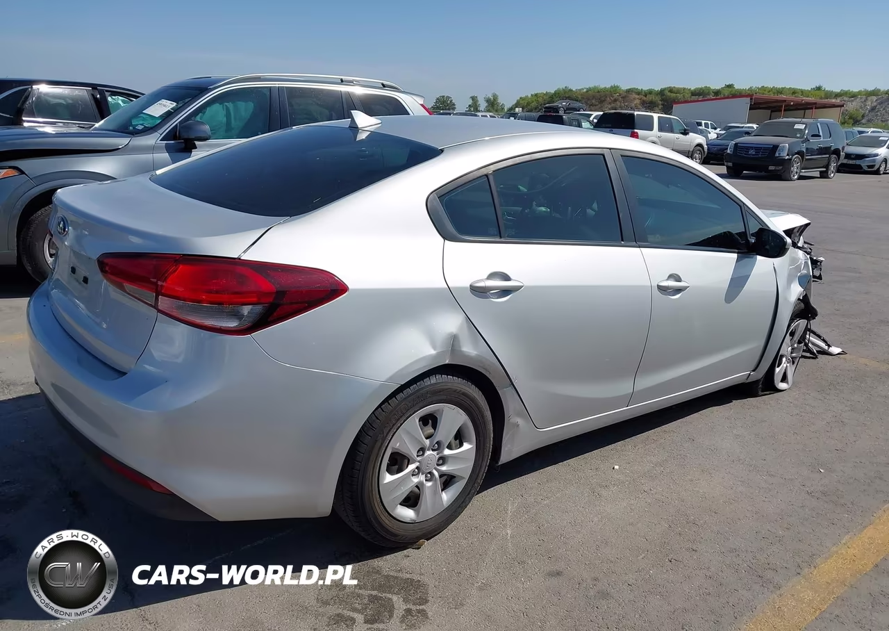 2017 Kia Forte Lx VIN:3KPFL4A7XHE131380 - 4