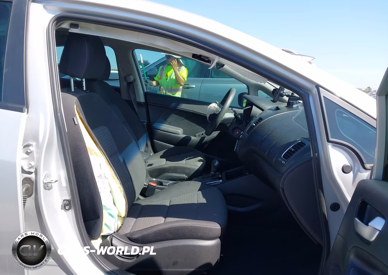 2017 Kia Forte Lx VIN:3KPFL4A7XHE131380 - 5