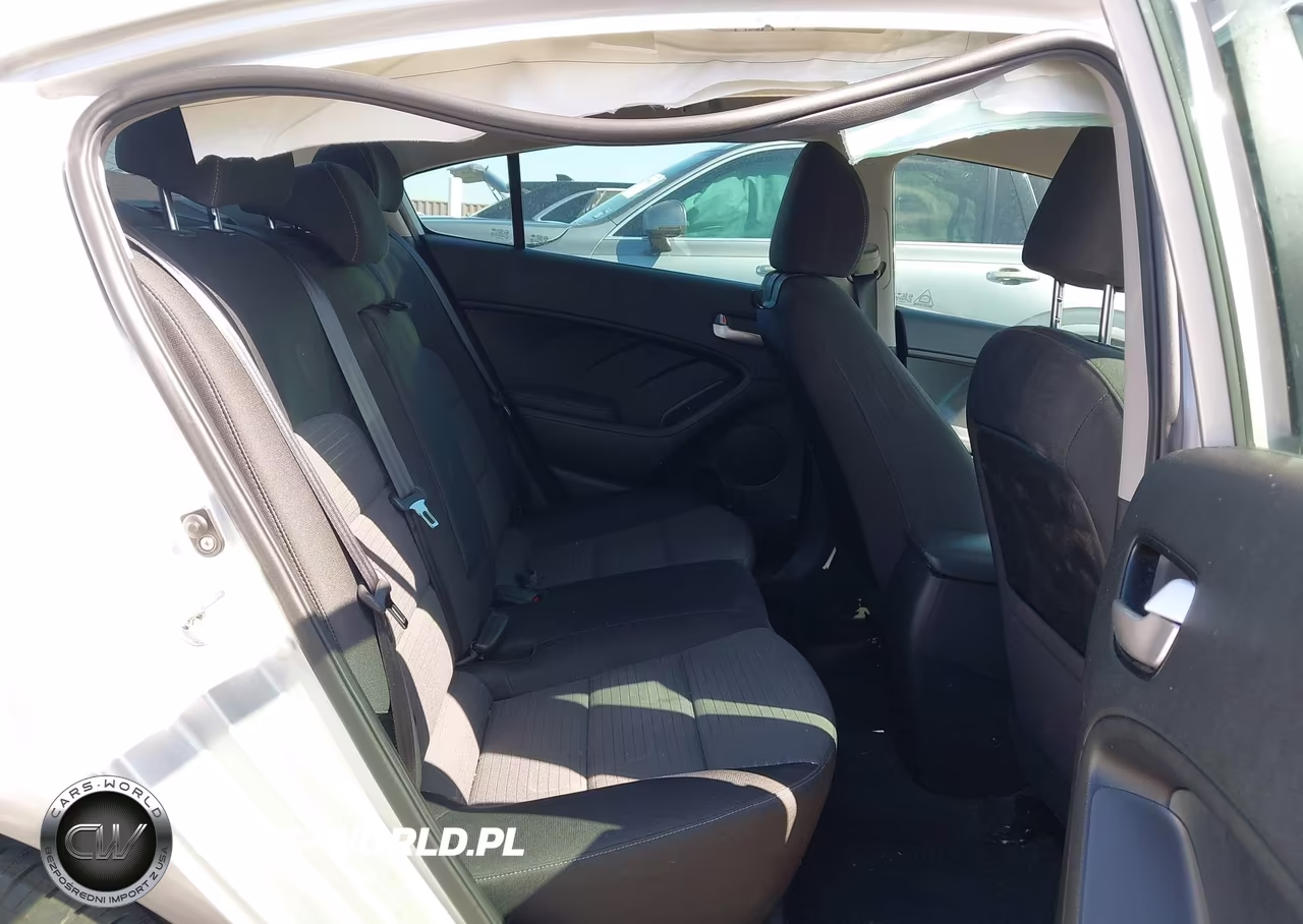2017 Kia Forte Lx VIN:3KPFL4A7XHE131380 - 8