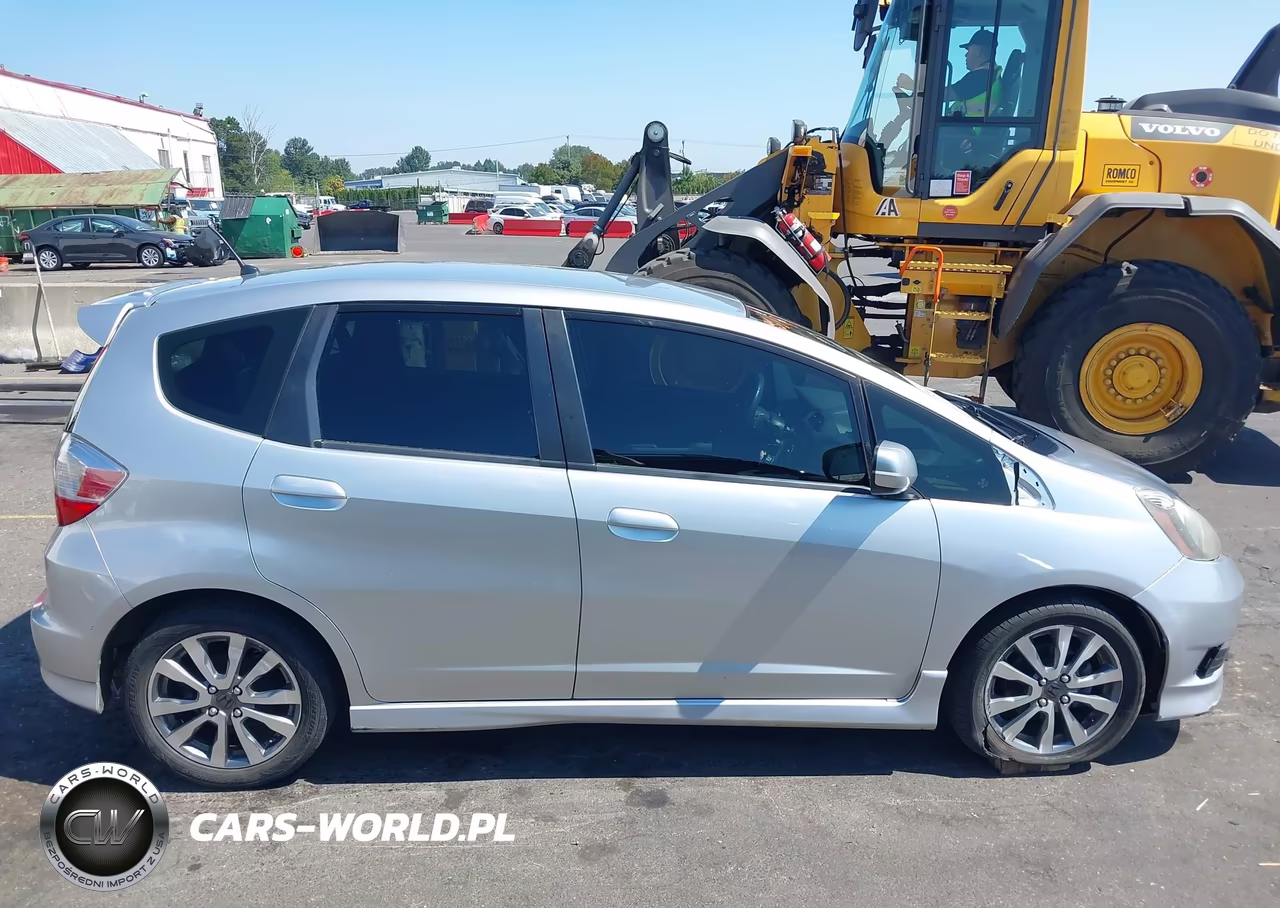 2012 Honda Fit Sport VIN:JHMGE8H53CC011686 - 13