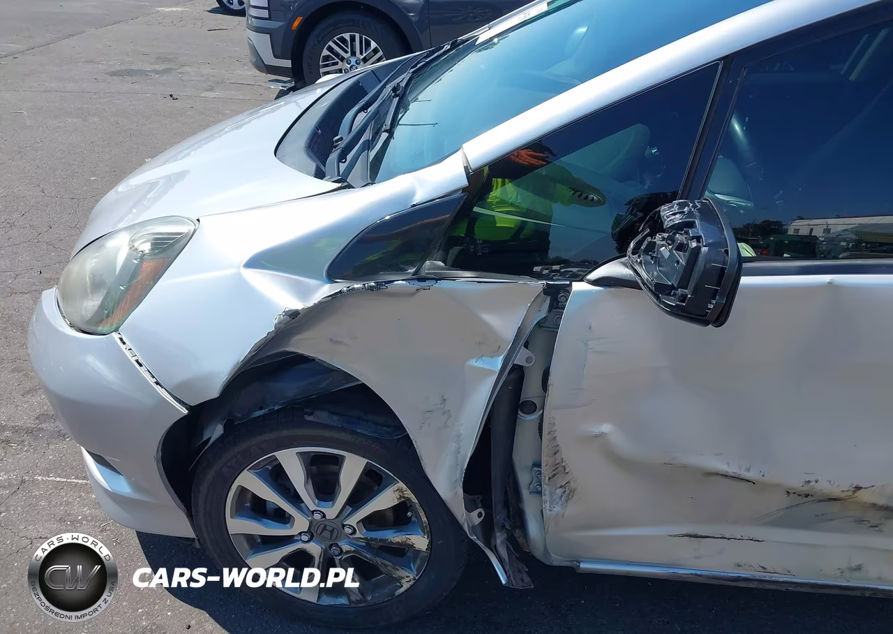 2012 Honda Fit Sport VIN:JHMGE8H53CC011686 - 18