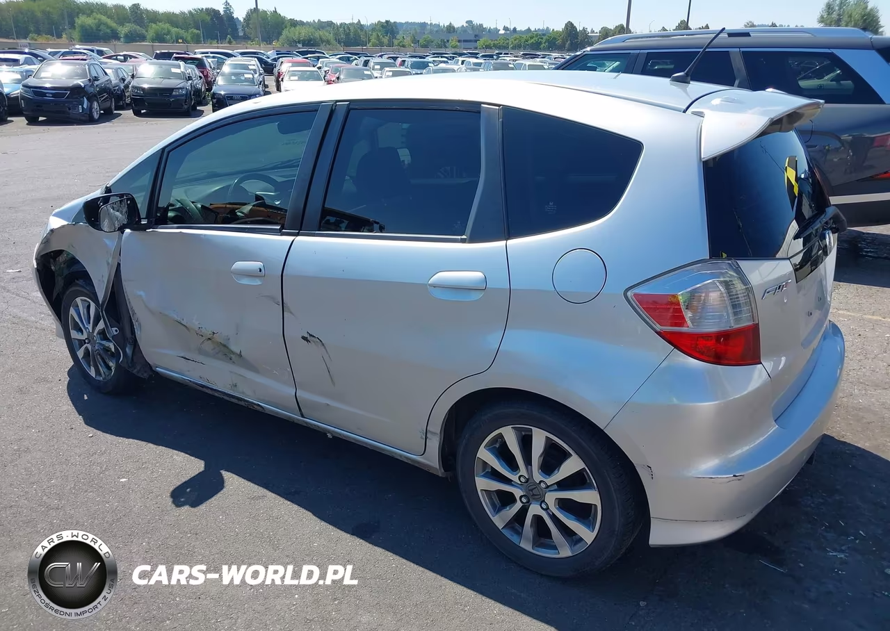 2012 Honda Fit Sport VIN:JHMGE8H53CC011686 - 3