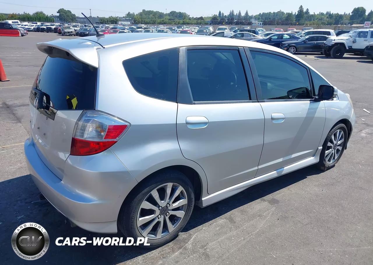 2012 Honda Fit Sport VIN:JHMGE8H53CC011686 - 4
