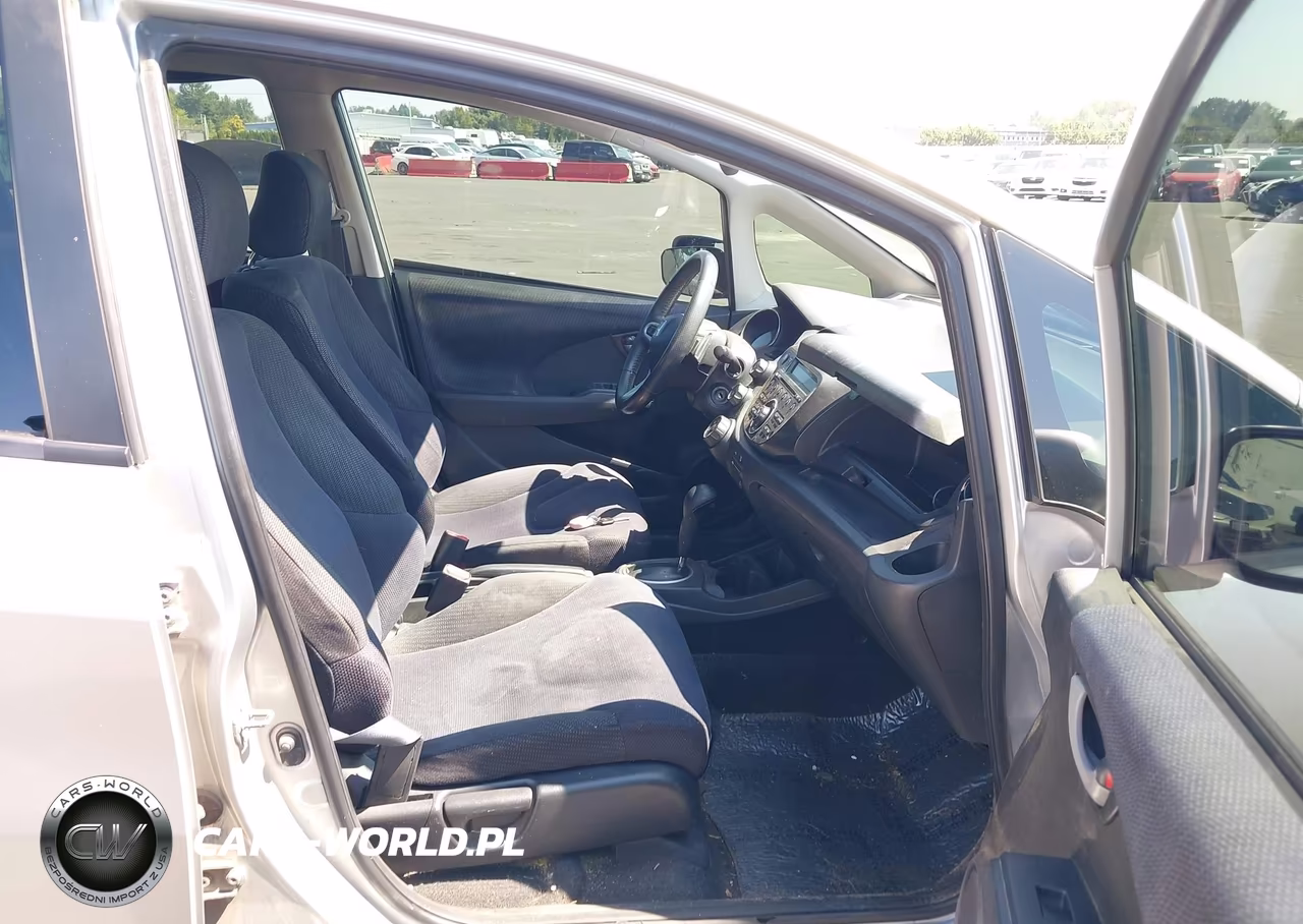 2012 Honda Fit Sport VIN:JHMGE8H53CC011686 - 5