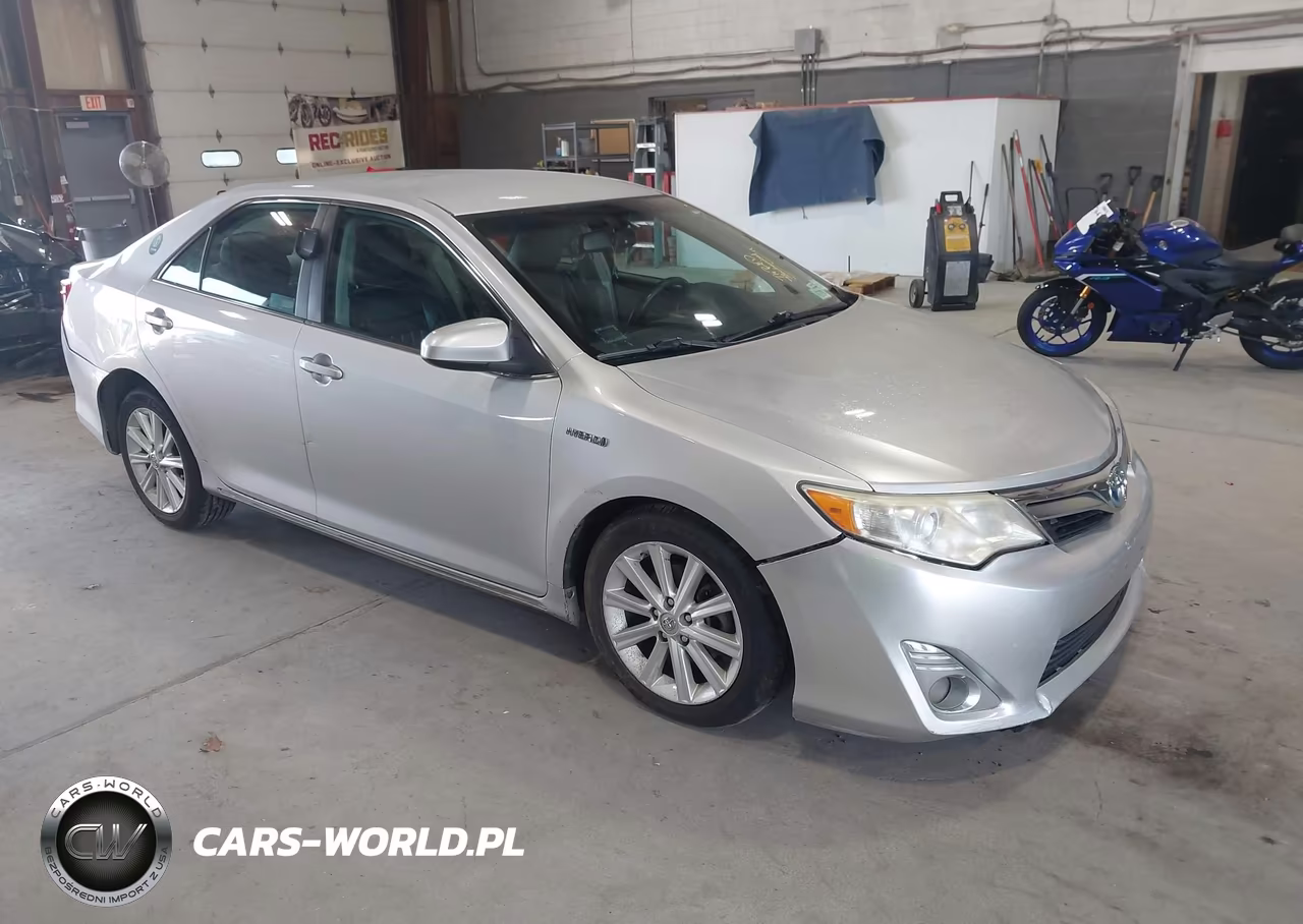 2014 Toyota Camry Hybrid Xle – zdjęcie 1 z 16