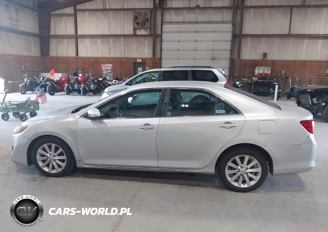 2014 Toyota Camry Hybrid Xle VIN:4T1BD1FK4EU102604 - 14