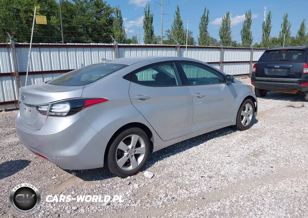 2013 Hyundai Elantra Gls VIN:5NPDH4AE6DH361494 - 4