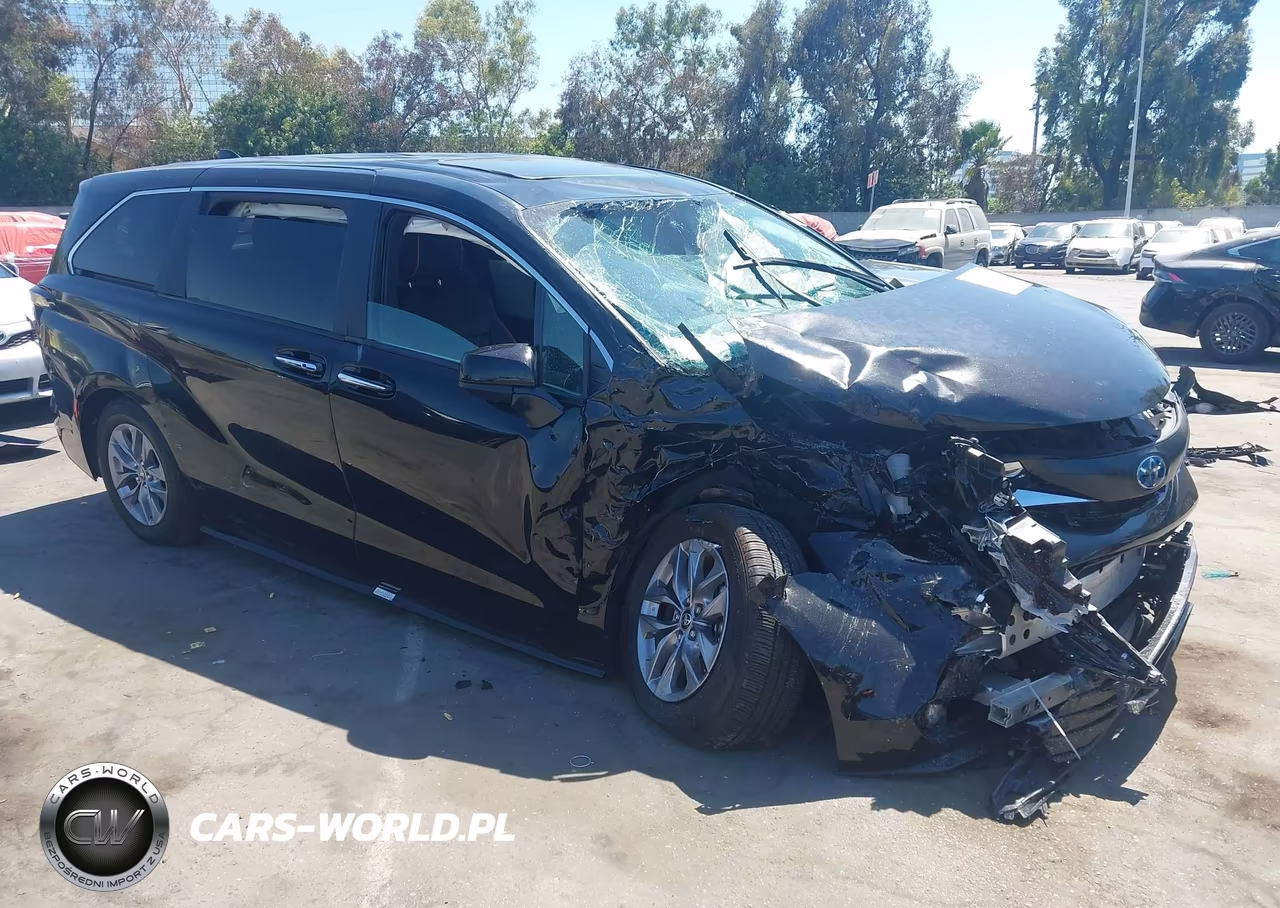 2025 Toyota Sienna Xle