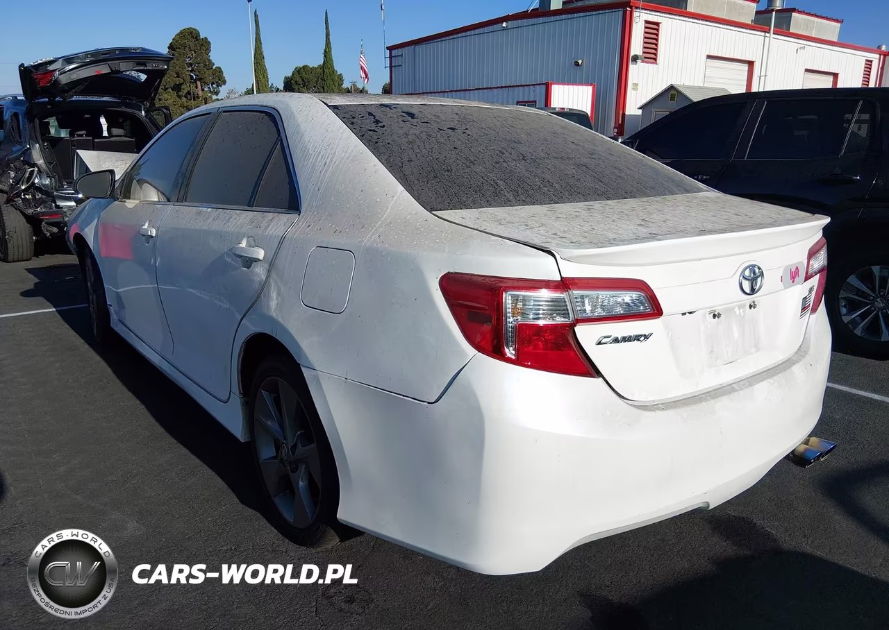 2014 Toyota Camry Se Sport VIN:4T1BF1FK3EU410535 - 3