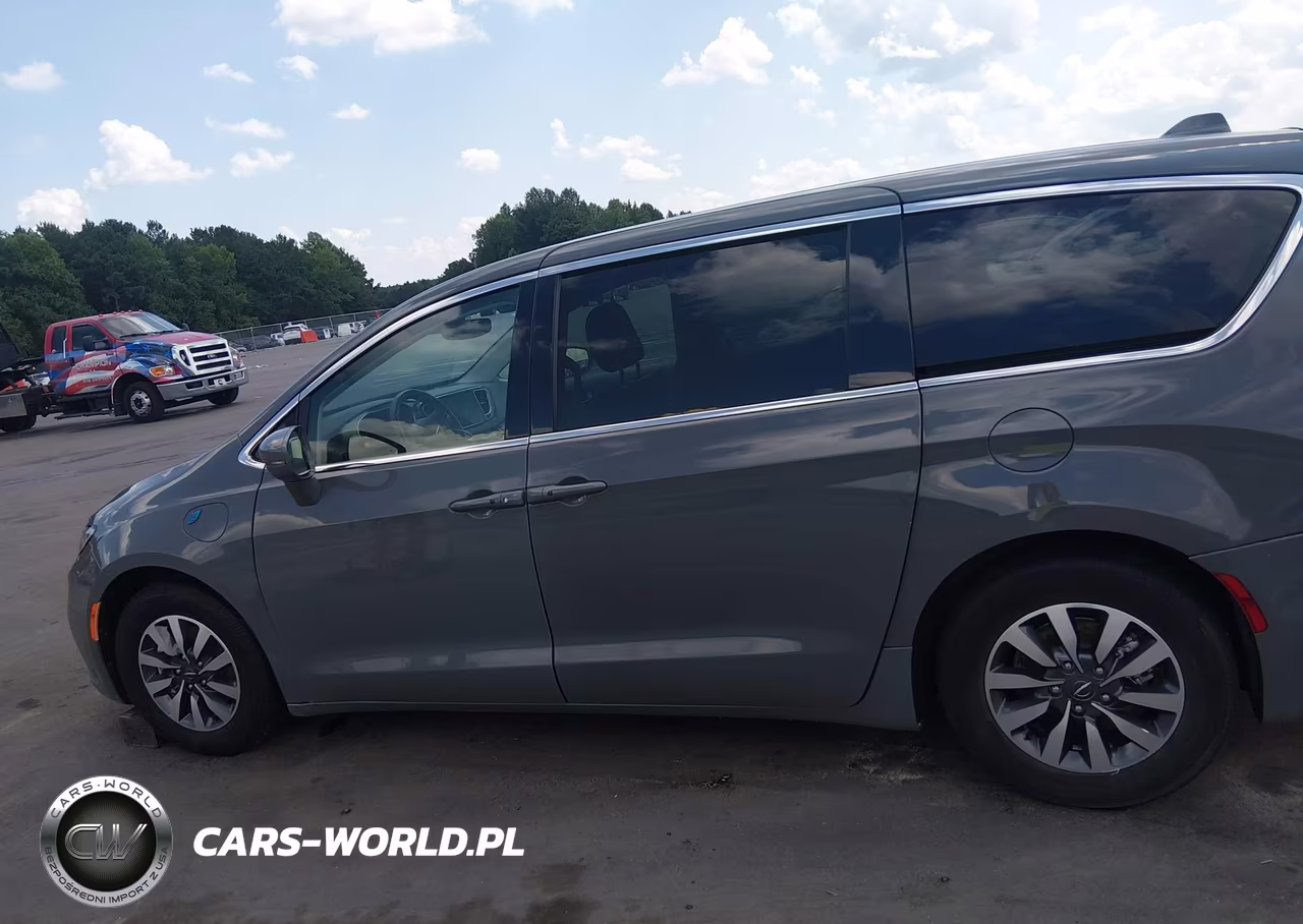 2022 Chrysler Pacifica Hybrid Touring L VIN:2C4RC1L78NR129680 - 14