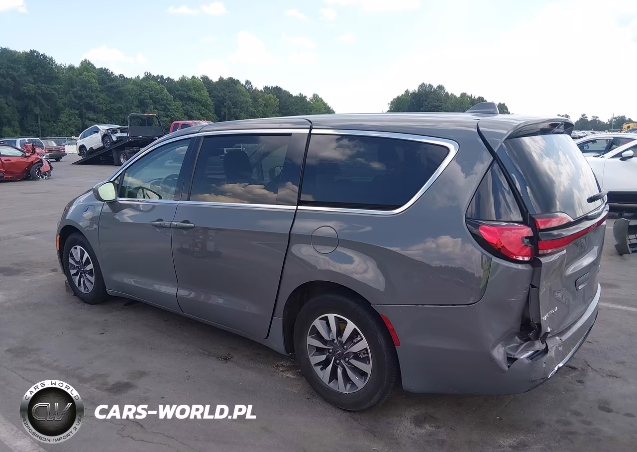 2022 Chrysler Pacifica Hybrid Touring L VIN:2C4RC1L78NR129680 - 3