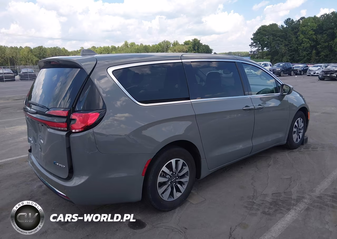 2022 Chrysler Pacifica Hybrid Touring L VIN:2C4RC1L78NR129680 - 4