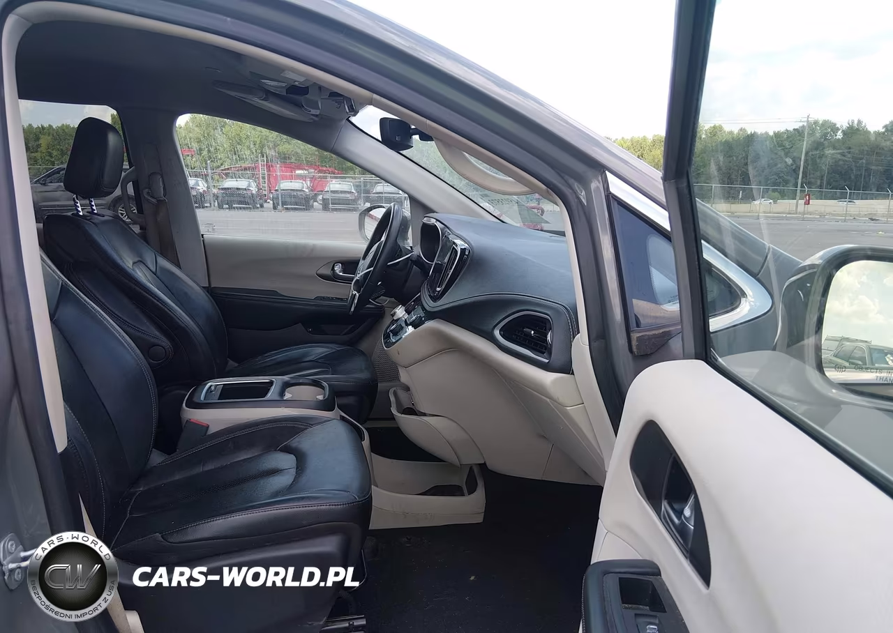 2022 Chrysler Pacifica Hybrid Touring L VIN:2C4RC1L78NR129680 - 5