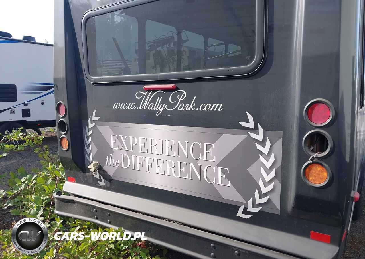 2013 Ford E-350 Cutaway VIN:1FDEE3FS8DDA64184 - 18