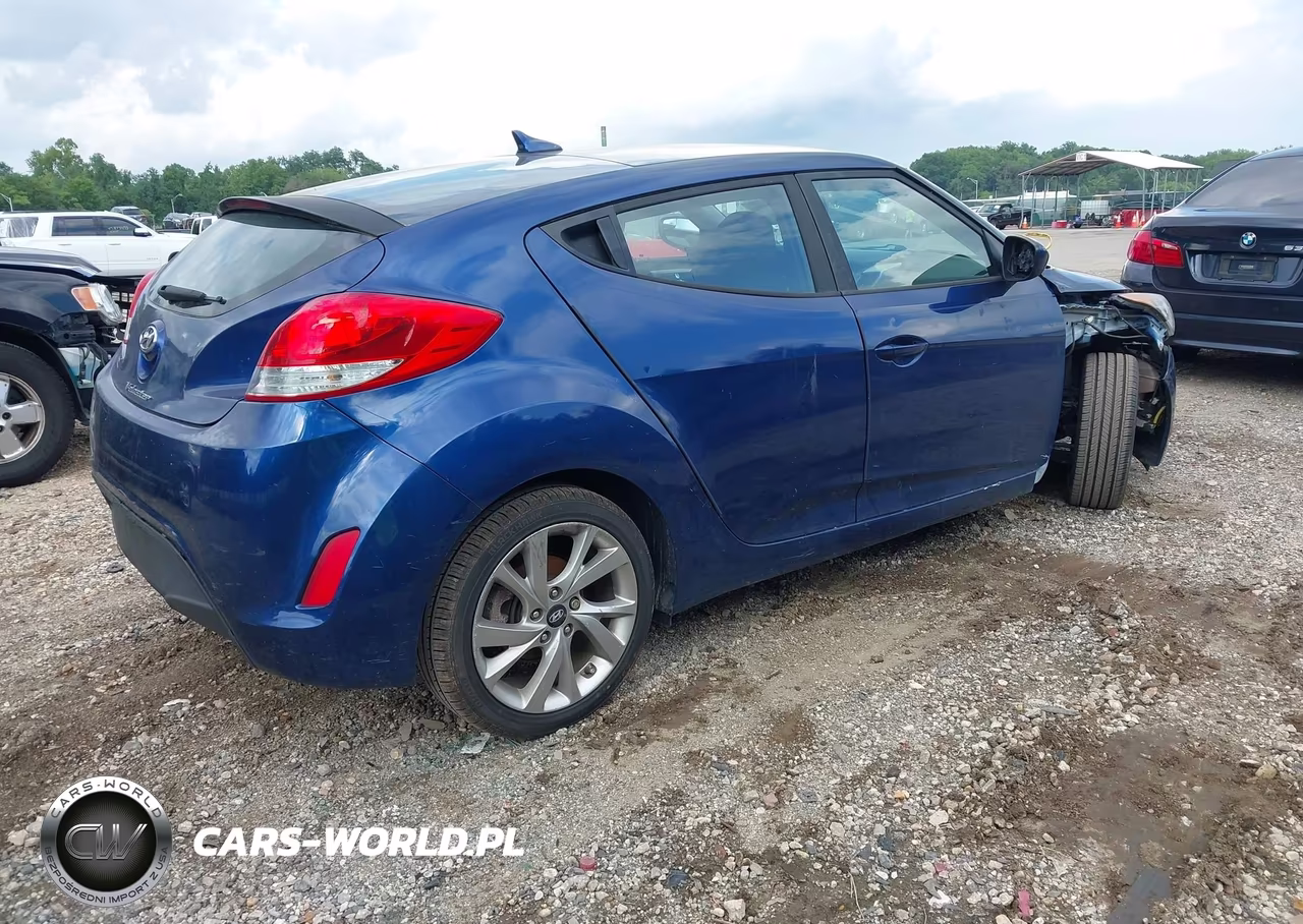 2017 Hyundai Veloster VIN:KMHTC6AD4HU322410 - 4
