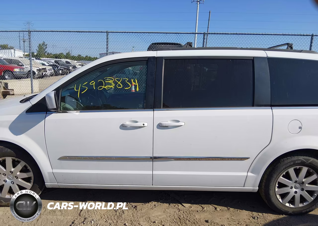 2015 Chrysler Town & Country Touring VIN:2C4RC1BG6FR551921 - 14