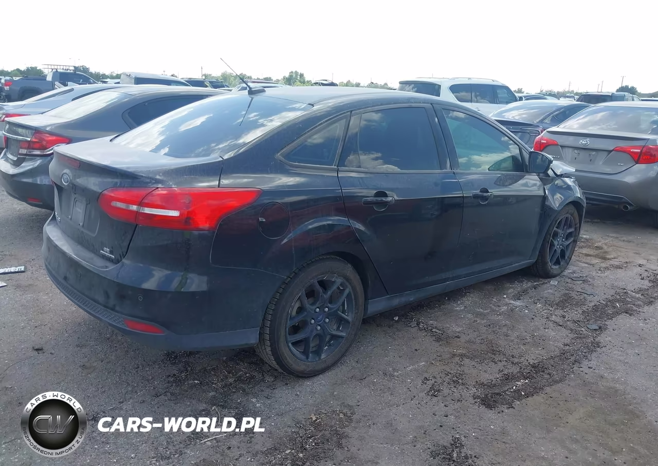 2016 Ford Focus Se VIN:1FADP3F25GL336488 - 4