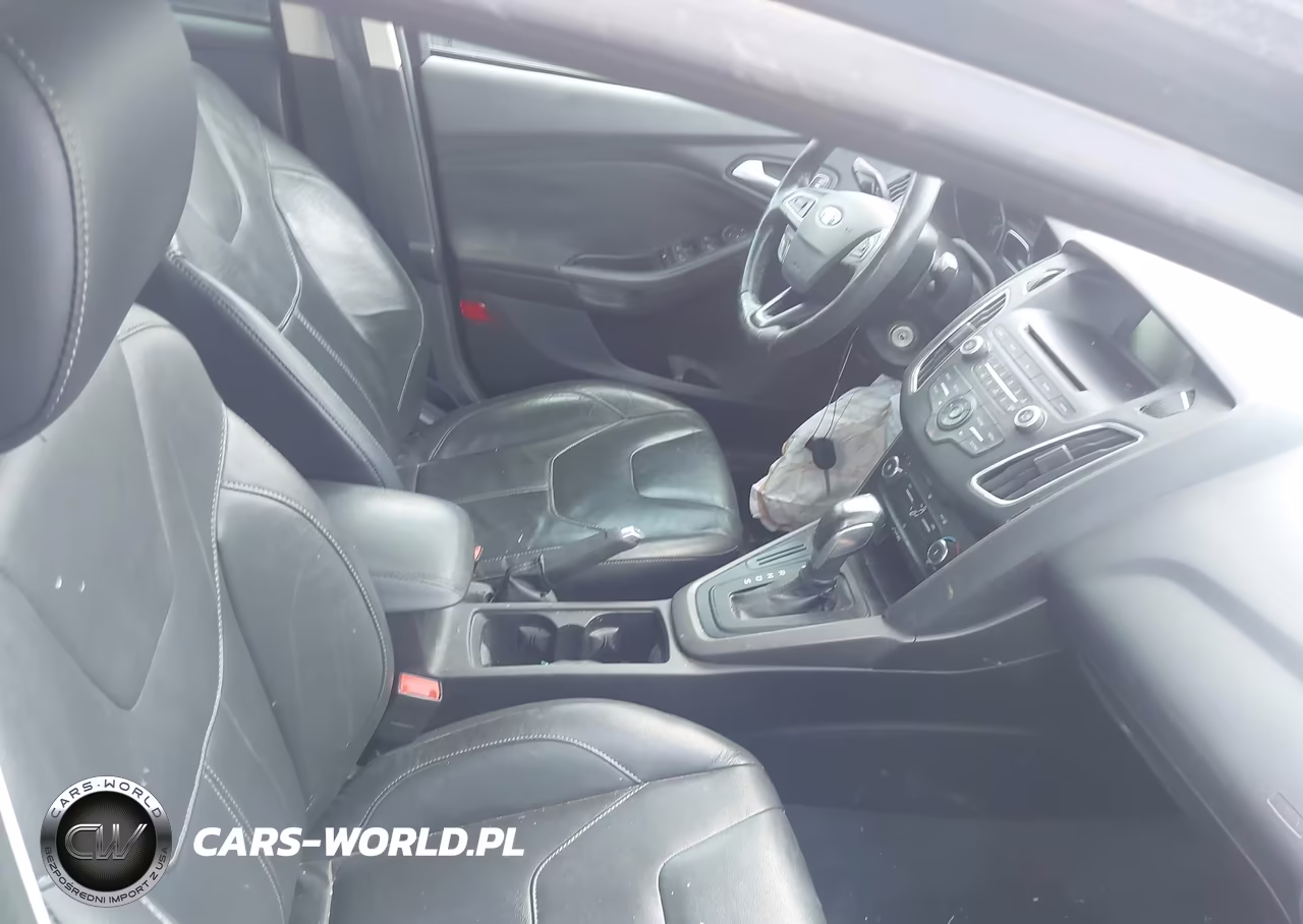 2016 Ford Focus Se VIN:1FADP3F25GL336488 - 5