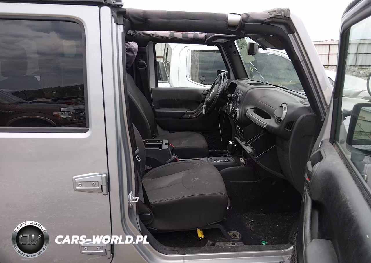 2016 Jeep Wrangler Unlimited Sport VIN:1C4BJWDG9GL139892 - 5