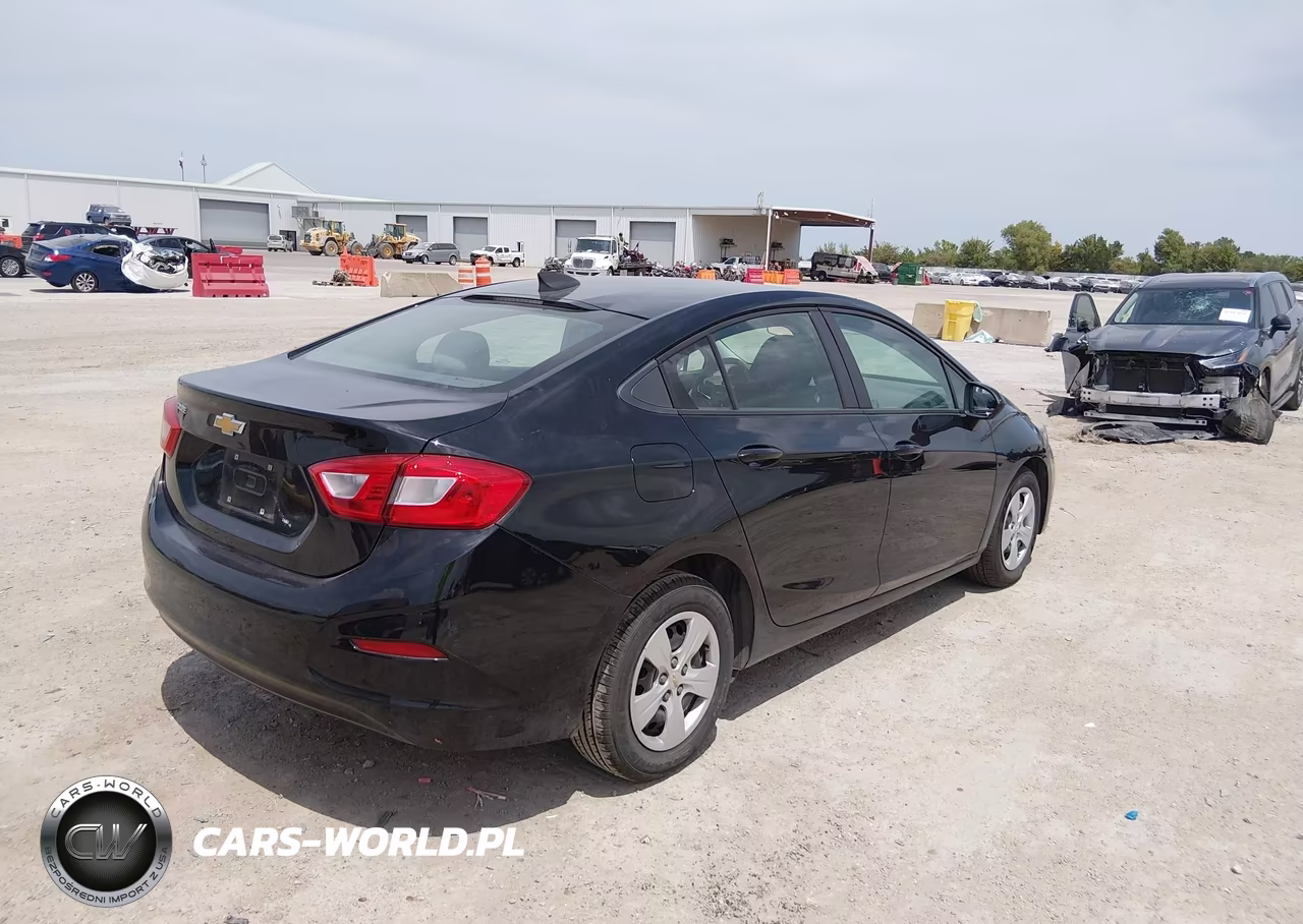 2018 Chevrolet Cruze Ls Auto VIN:1G1BC5SM1J7113552 - 4