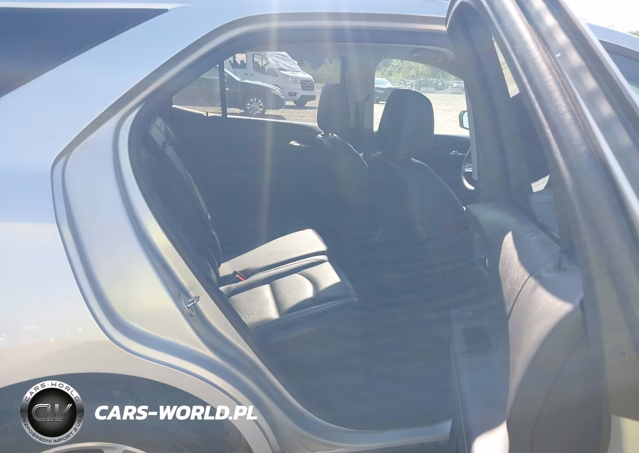 2018 Chevrolet Equinox Premier VIN:2GNAXVEV2J6195665 - 8