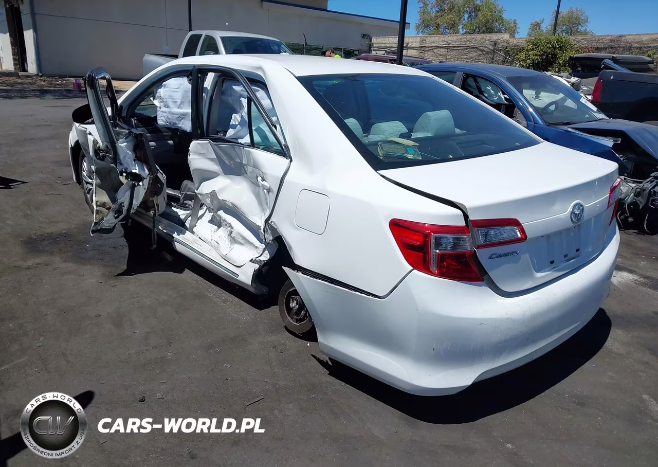 2014 Toyota Camry Le VIN:4T4BF1FK5ER437063 - 3