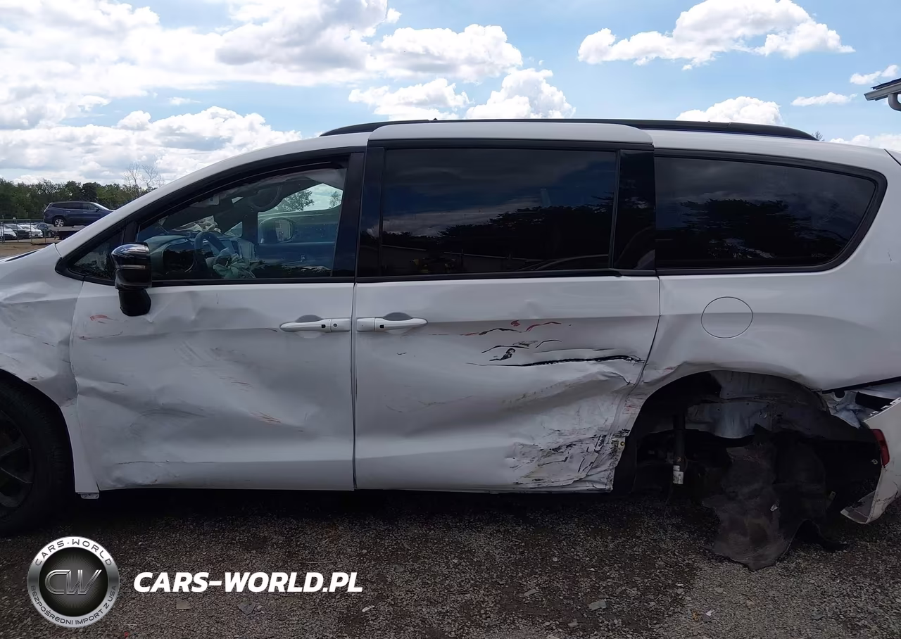 2025 Chrysler Pacifica Limited VIN:2C4RC1GGXSR524756 - 15