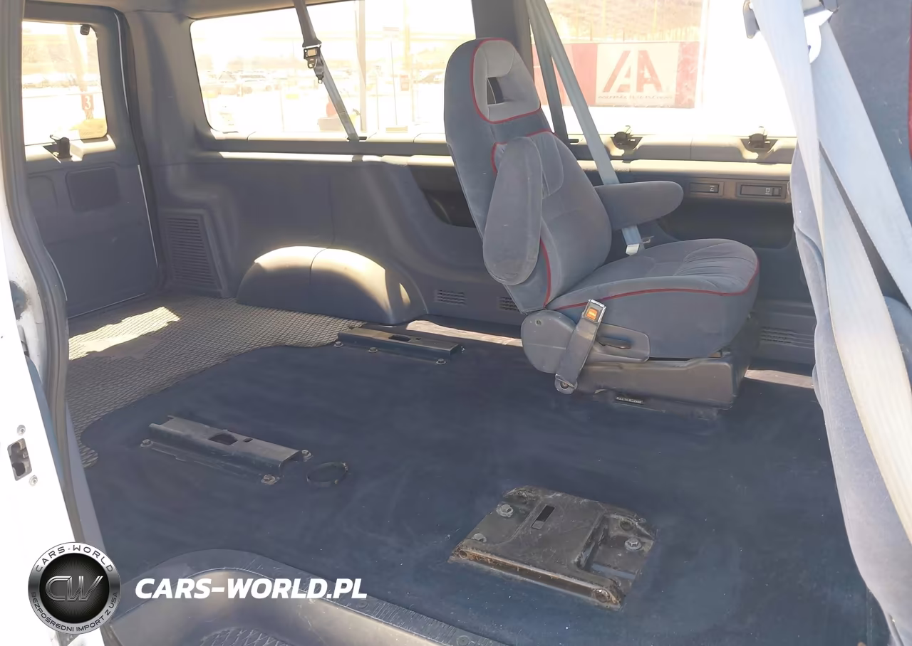 1992 Ford Econoline E150 VIN:1FMEE11H3NHB07078 - 8